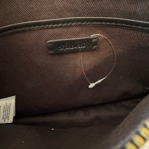 Madewell Simple Crossbody Bag in Black Leather w/adjustable straps - Picture 3 of 4